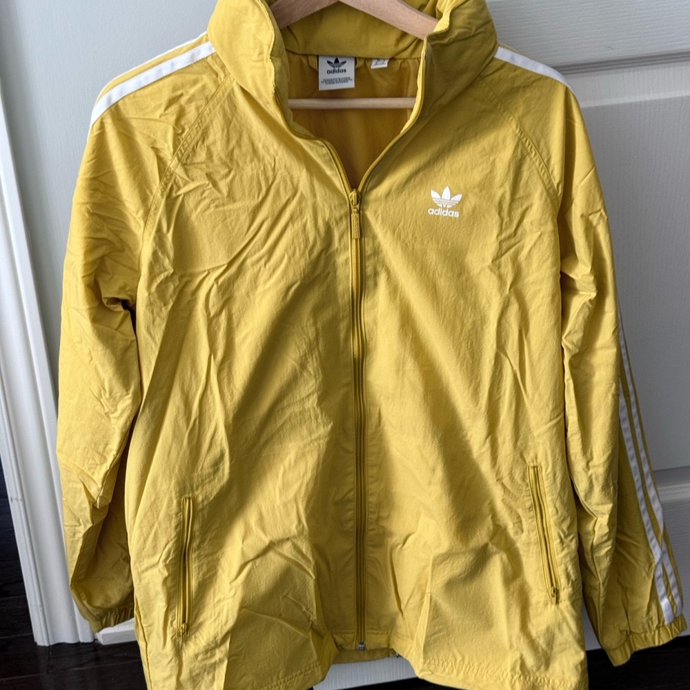Adidas Originals Yellow Windbreaker Jacket - Stylish & Lightweight!
